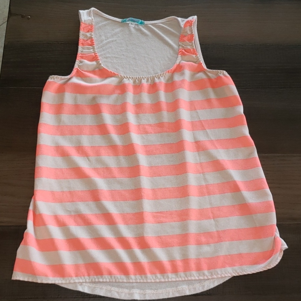 Tops - Picture 2 of 3